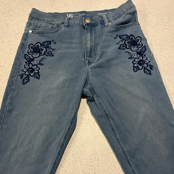 DG2 by Diane Gilman Floral Embroidered Gray Jeans - Picture 1 of 4